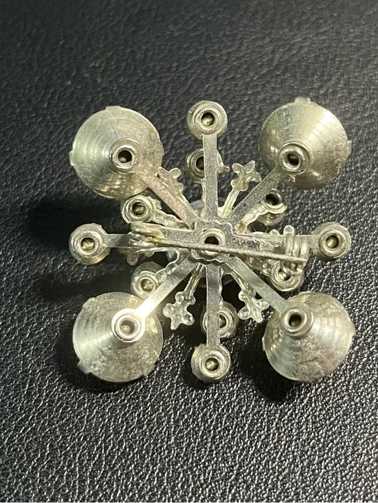 Vintage Clear Crystal Snowflake Brooch - Women Jewelry - 50’s. - Picture 2 of 2